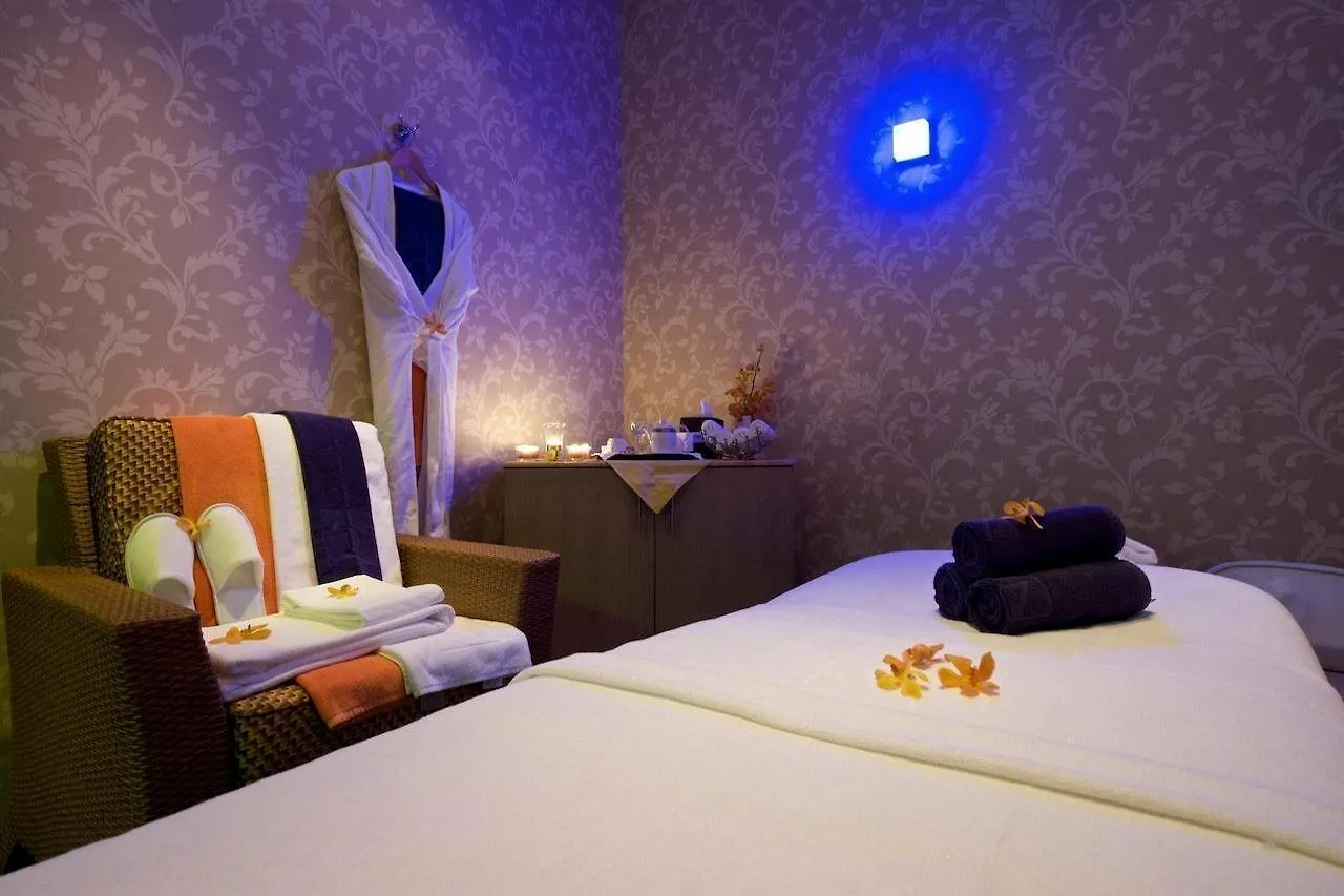 Time Grand Plaza Hotel, Dubai Airport 4*,